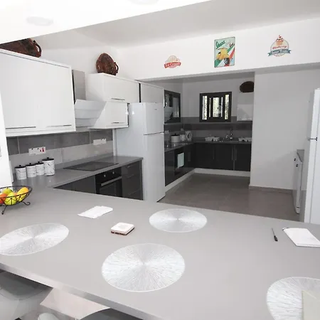12 Bedroom Luxury Villa *