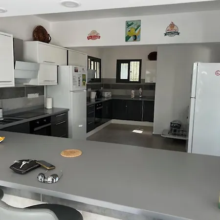 12 Bedroom Luxury Villa *