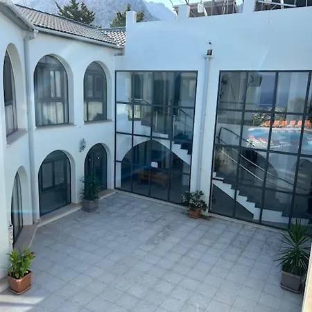 12 Bedroom Luxury Villa *